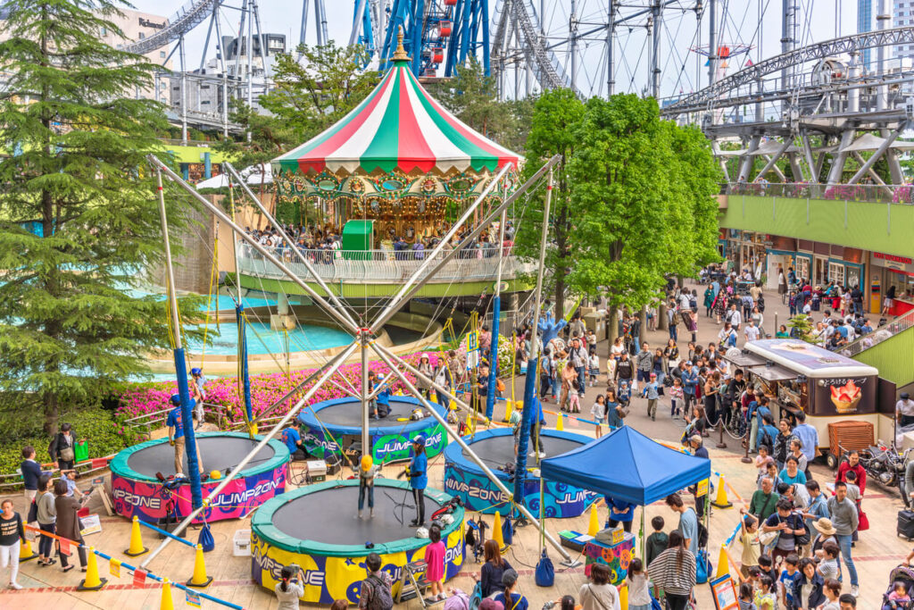 Families enjoying Tokyo Dome City attractions