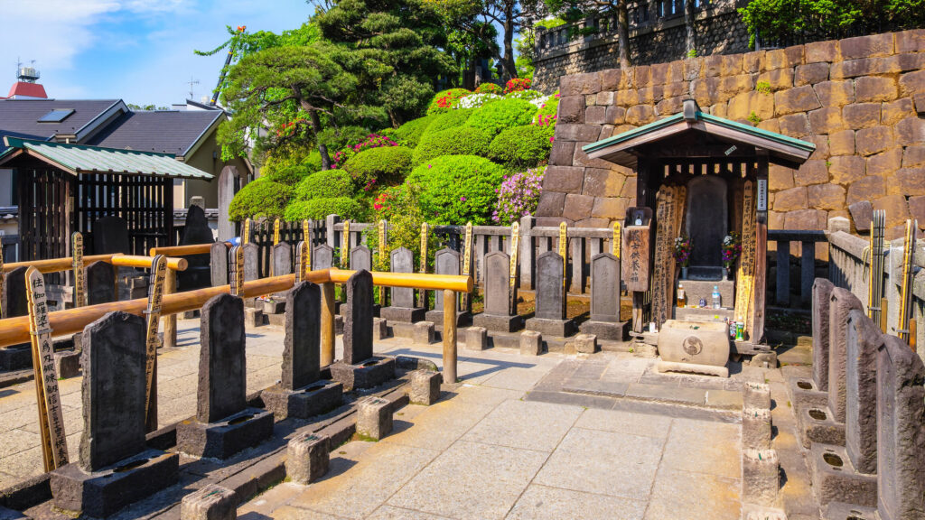 Graves of 47 Ronin at Sengaku-ji Temple 